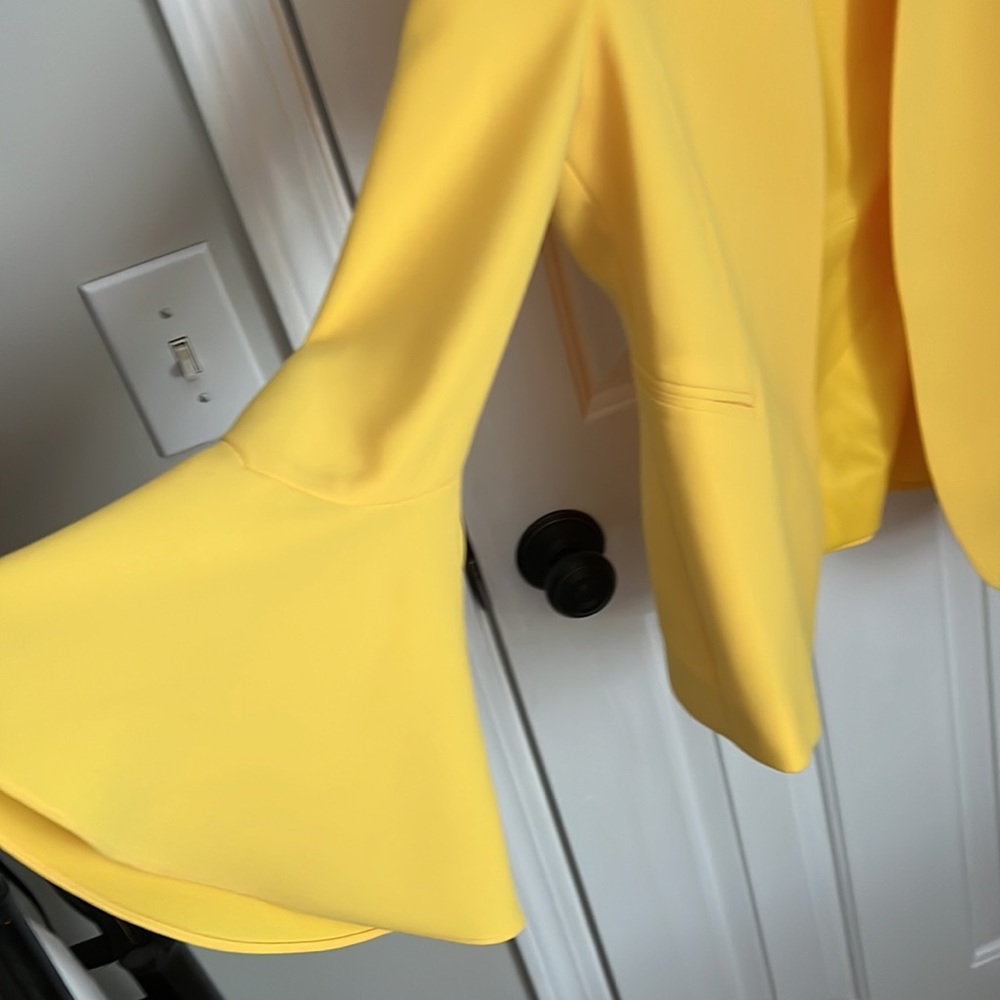 Zara yellow bell sleeve open front blazer - Picture 5 of 6